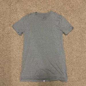 Men’s medium grey drop-tail shirt